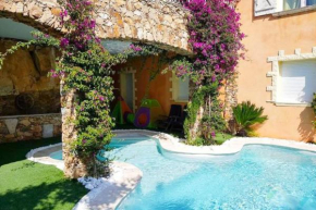 Villa by the sea - 7 bedrooms - private swimming pool